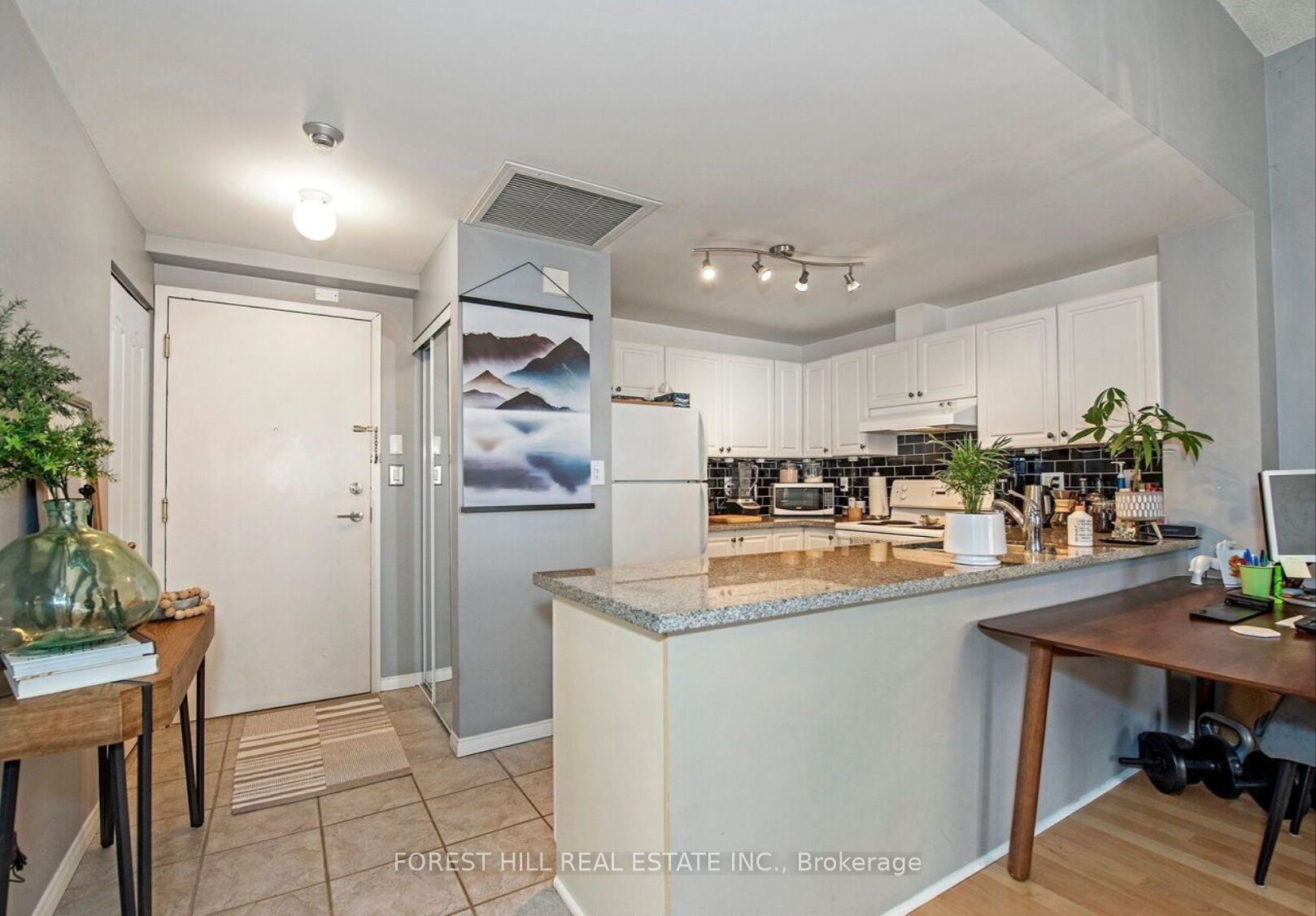 4198 Dundas Street W 207