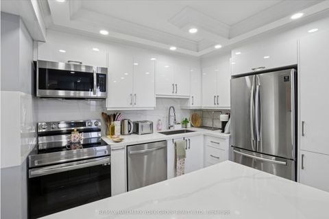 Photo of 1300 Mississauga Valley Boulevard #1006, Mississauga, ON L5A 3S8 (MLS # W12682988)