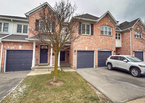 81 Northern Heights Drive 30A Richmond Hill ON L4B 4C9