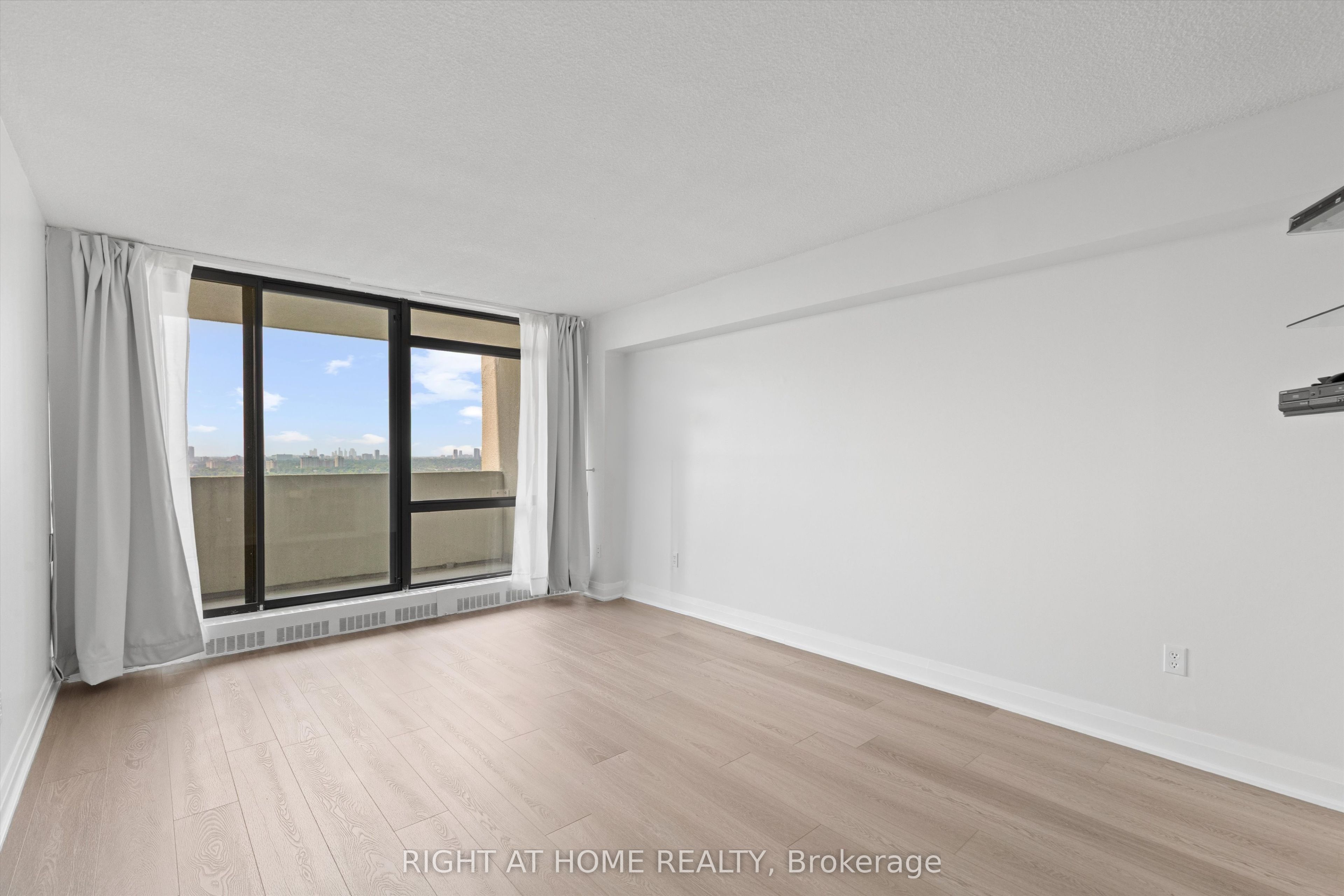 3300 Don Mills Road 2209