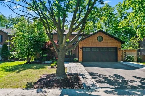 484 Aspen Forest Drive Oakville ON L6J 6H7