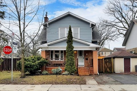 2 Beck Avenue Toronto ON M4C 4L5