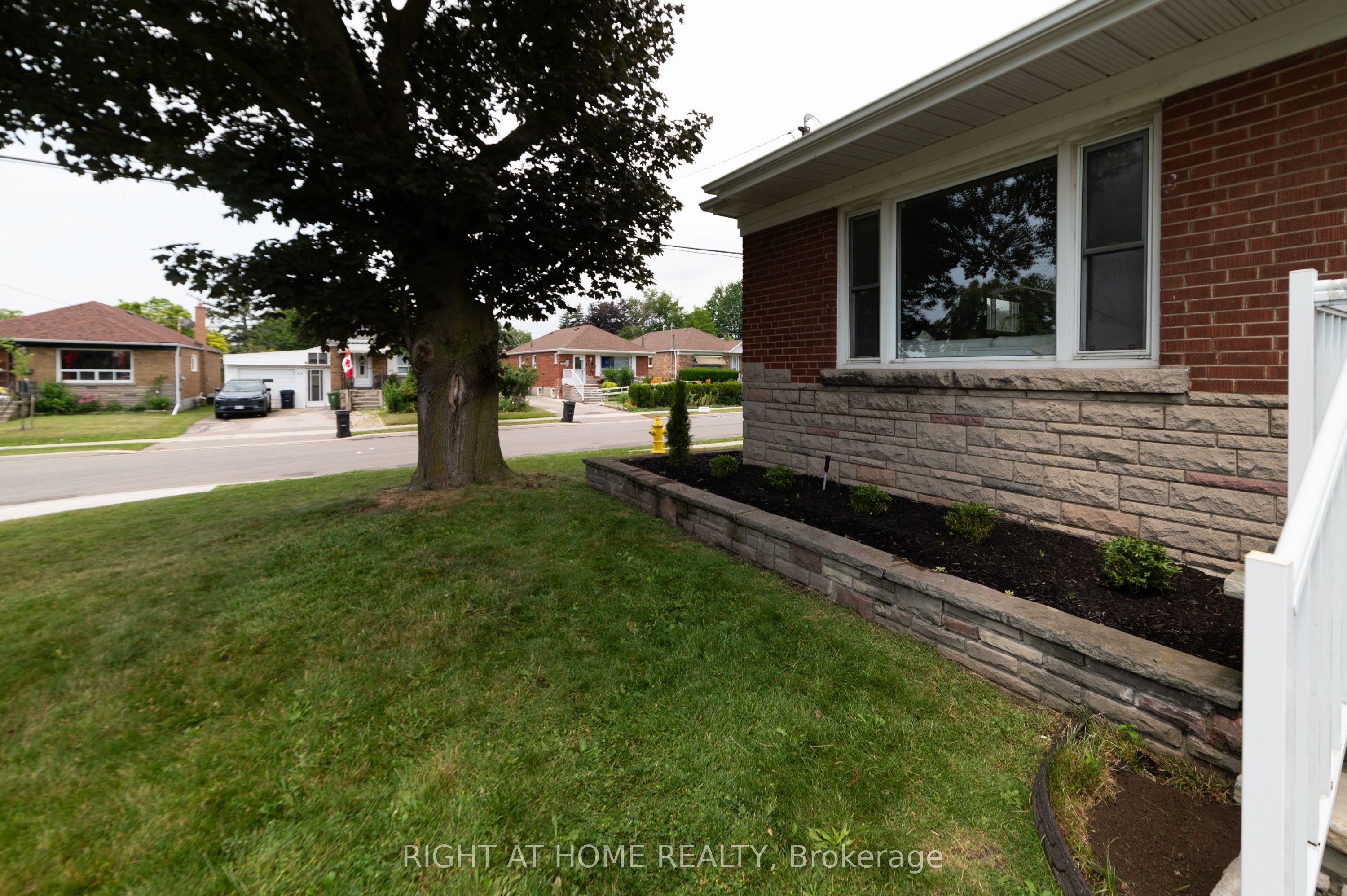 2 Midholm Drive