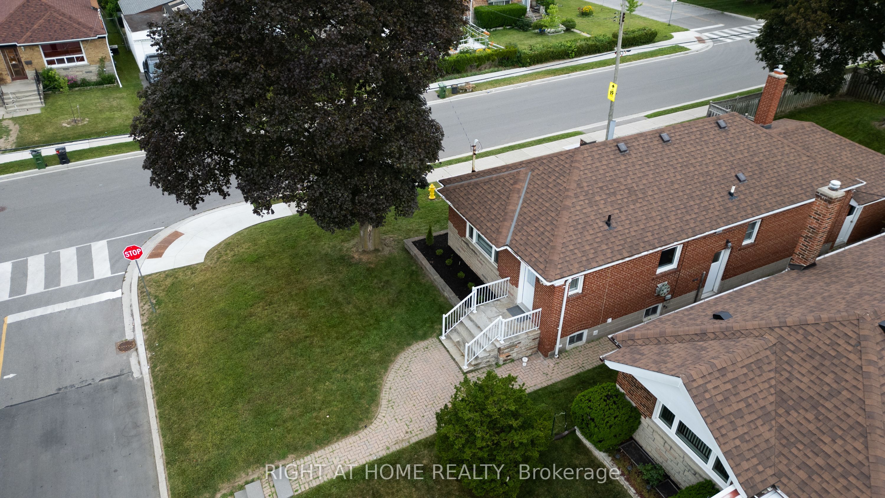 2 Midholm Drive