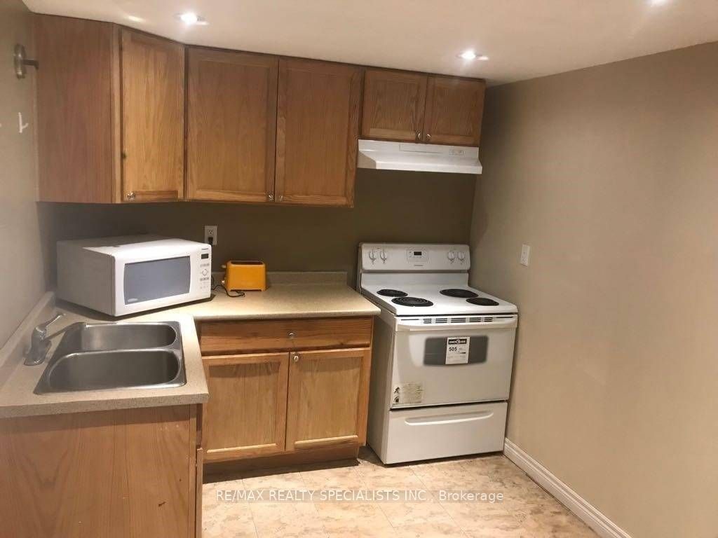 6152 Hardesty Crescent