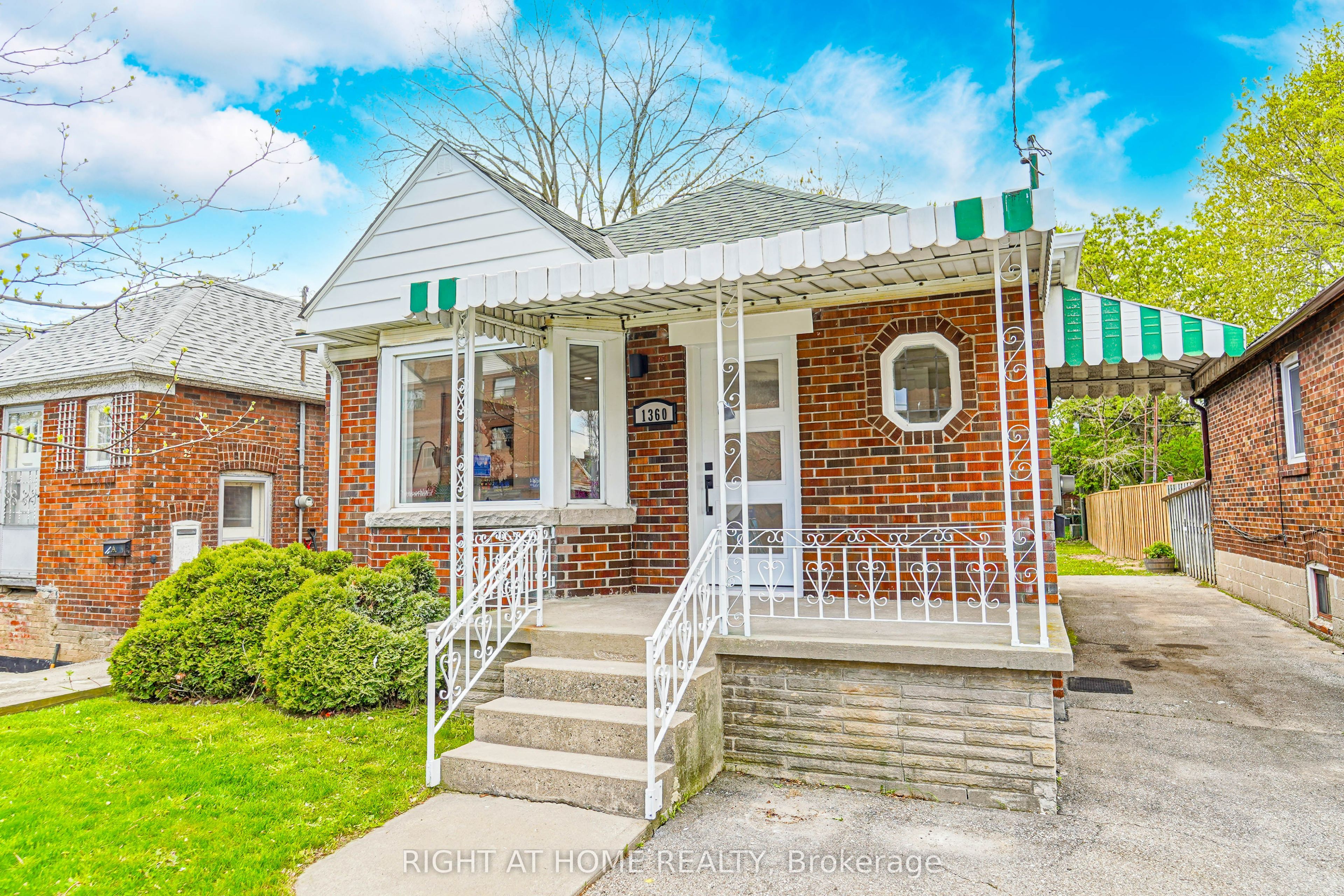 1360 Woodbine Avenue