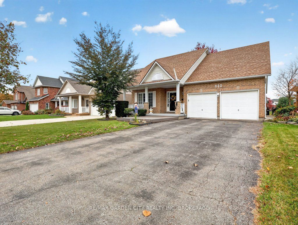 Photo of 222 SUMMERS Drive, Thorold, ON L2V 5A6 (MLS # X14126936)