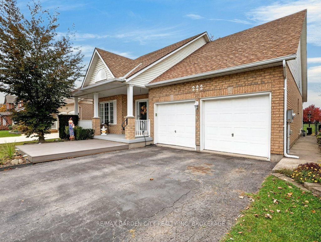 Photo of 222 SUMMERS Drive, Thorold, ON L2V 5A6 (MLS # X14126936)