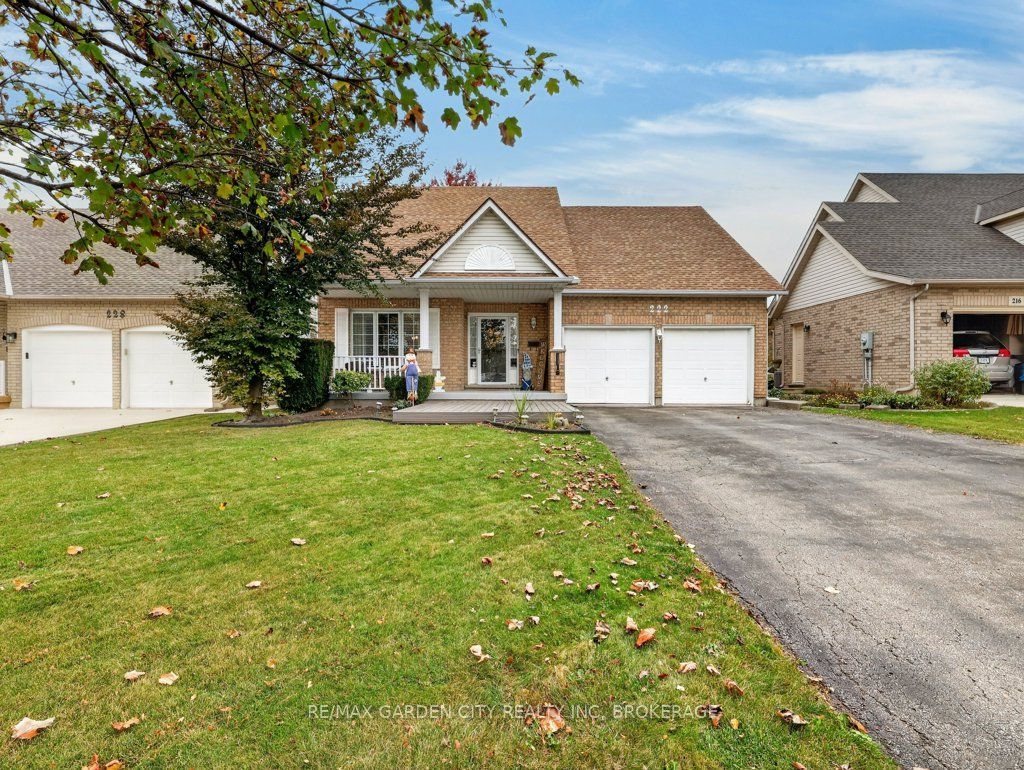 Photo of 222 SUMMERS Drive, Thorold, ON L2V 5A6 (MLS # X14126936)