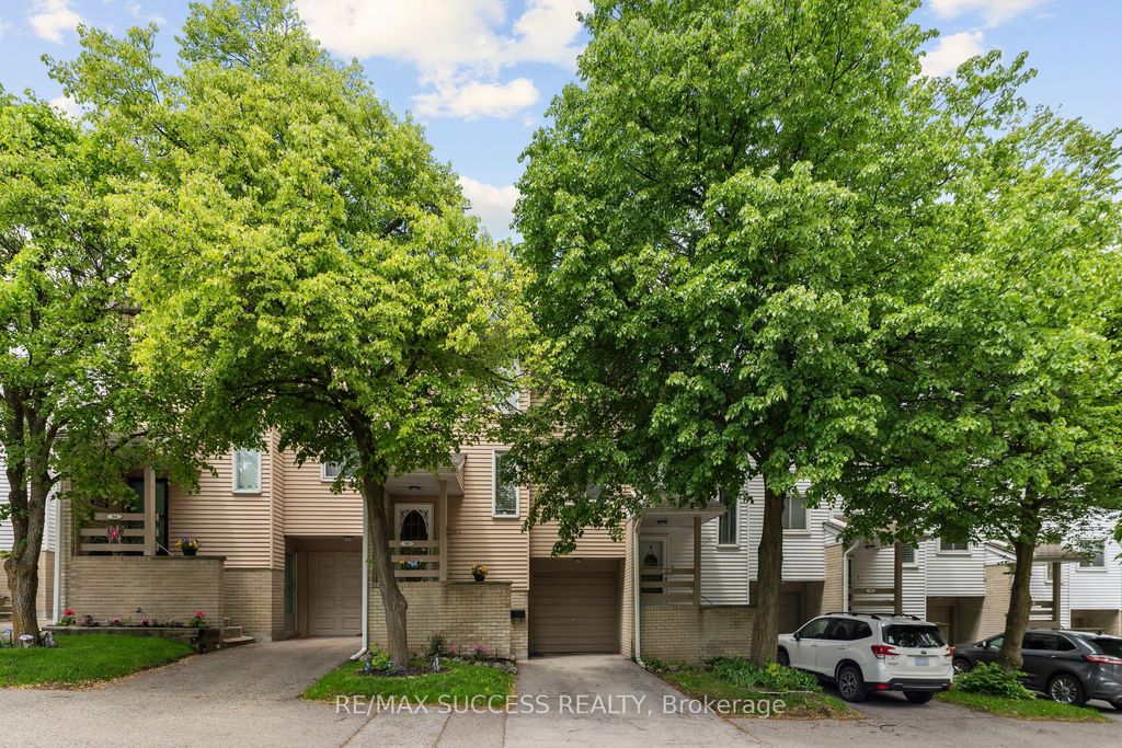 Photo of 82 Lynden Circle, Halton Hills, ON L7G 4Y8 (MLS # W12739330)