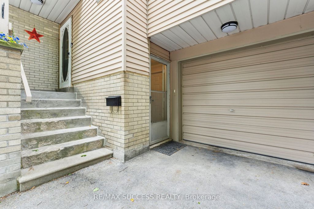 Photo of 82 Lynden Circle, Halton Hills, ON L7G 4Y8 (MLS # W12739330)