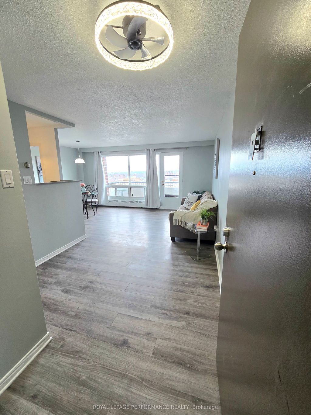 Photo of 20 Chesterton Drive #1113, Cityview - Parkwoods Hills - Rideau Shore, ON K2E 6Z7 (MLS # X13022484)