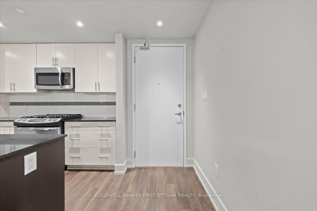 Photo of 100 CHAMPAGNE Avenue #308, Dows Lake - Civic Hospital and Area, ON K1S 4P4 (MLS # X13073520)