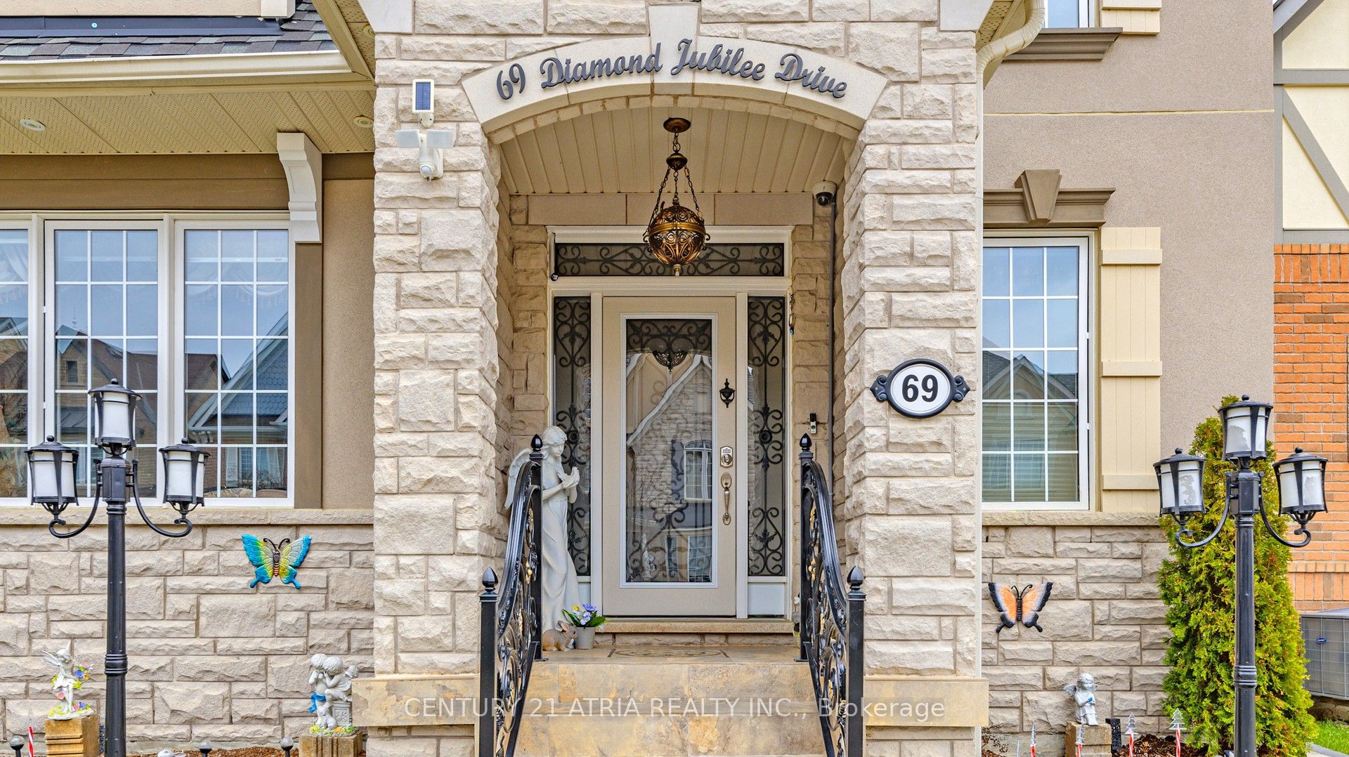 69 Diamond Jubilee Drive