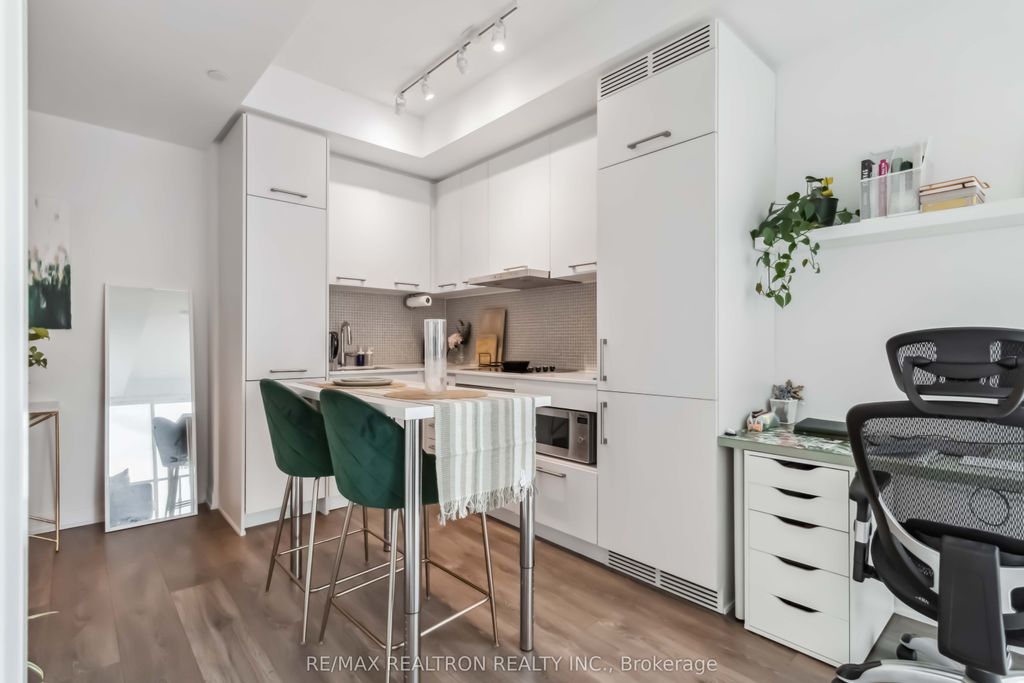 Photo of 87 Peter Street #3306, Toronto, ON M5V 0P1 (MLS # C12331657)