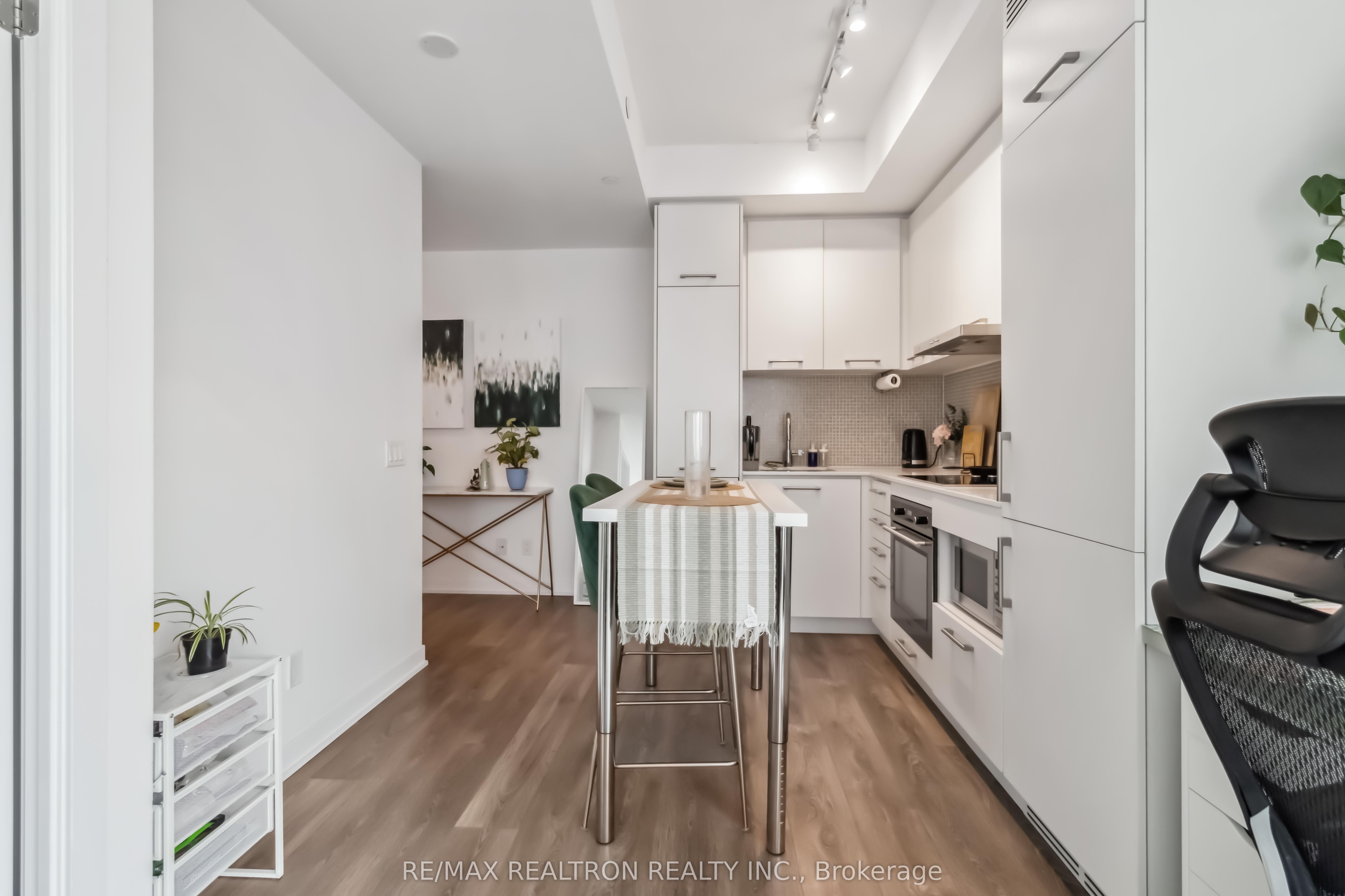 87 Peter Street 3306
