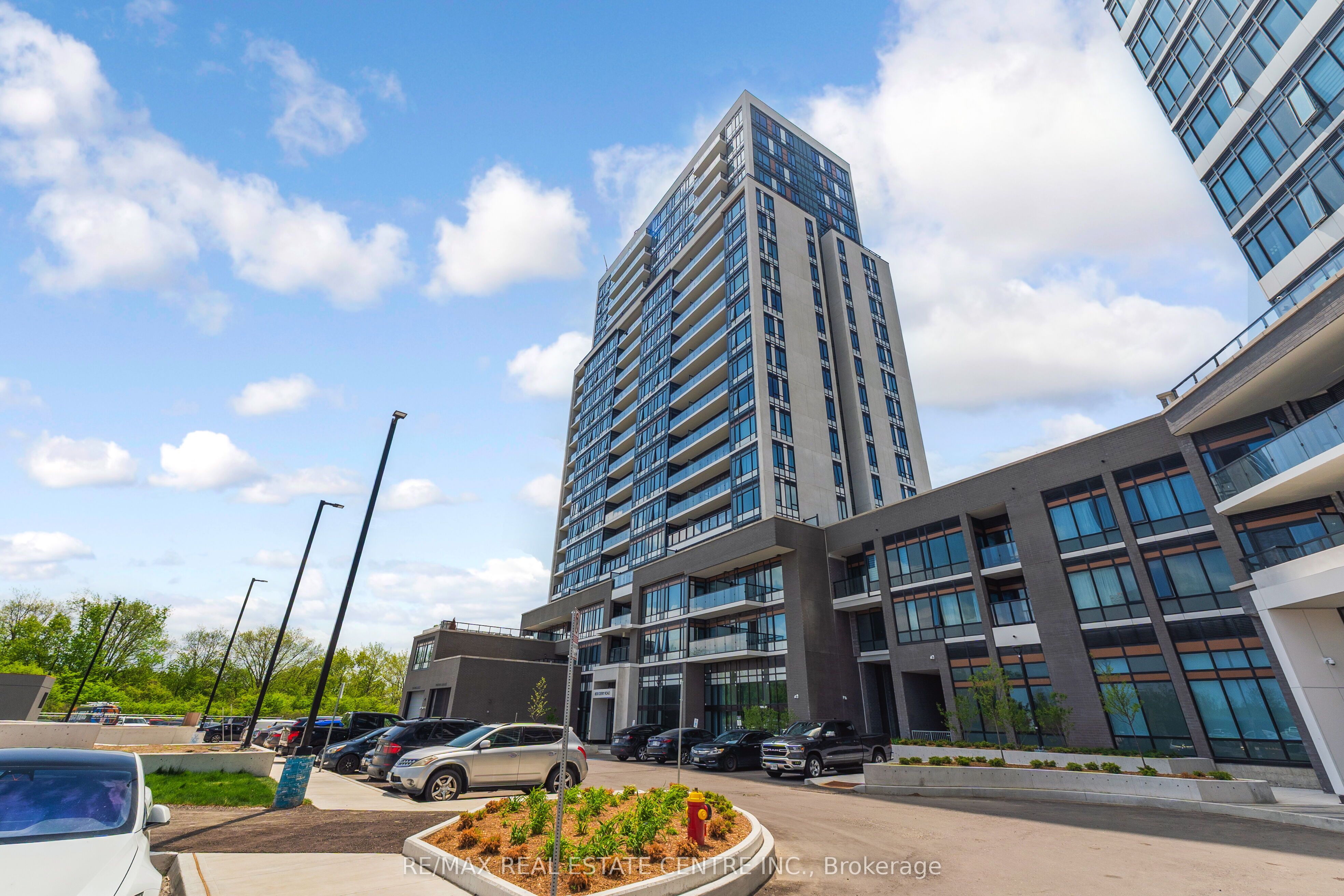 8010 Derry Road E 1402