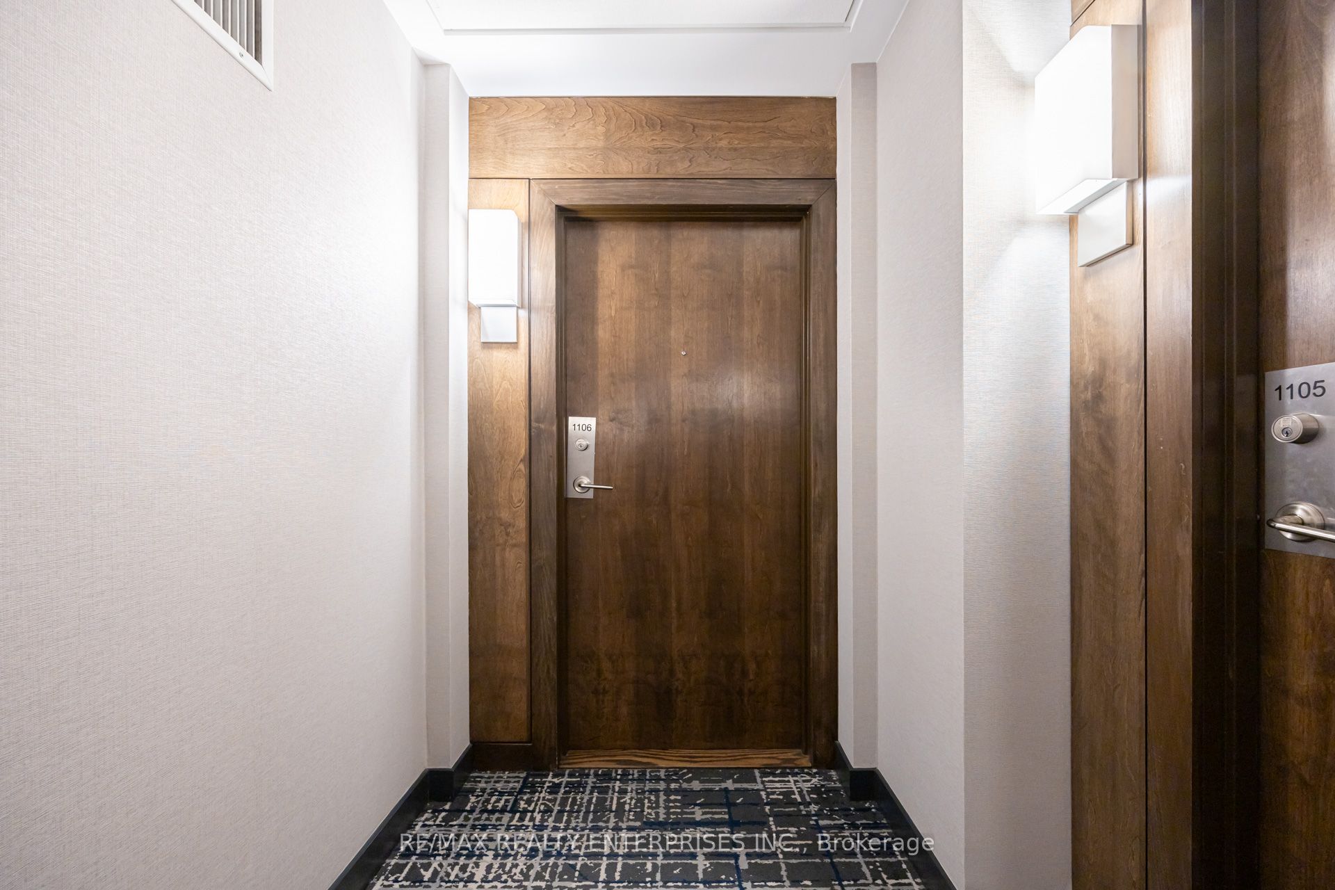 1 Hurontario Street 1106