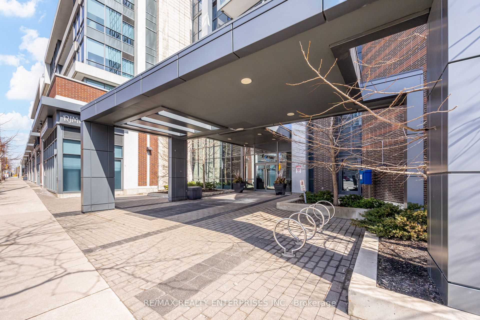 1 Hurontario Street 1106