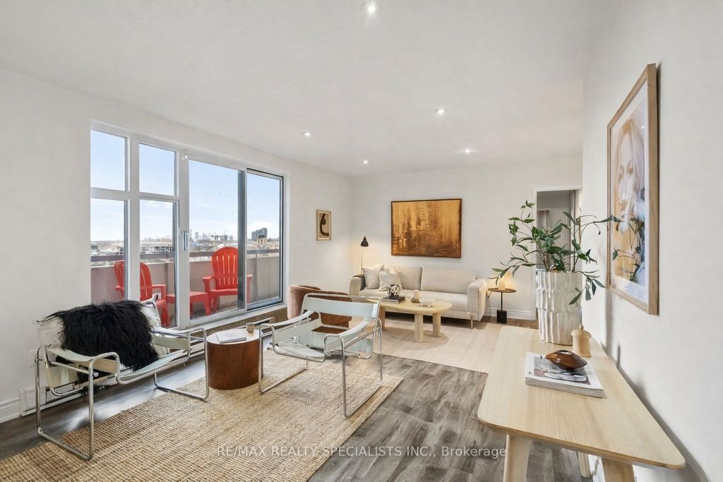 Photo of 3025 Queen Frederica Drive #602, Mississauga, ON L4Y 3A1 (MLS # W13081884)
