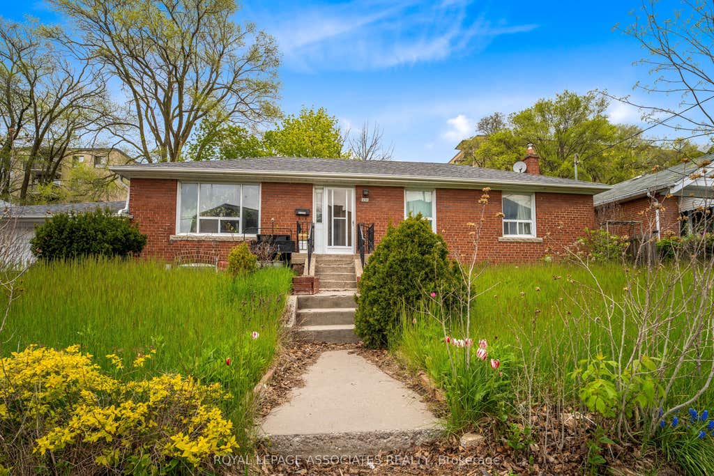 Photo of 256 Ferris Road, Toronto, ON M4B 1H6 (MLS # E13421168)