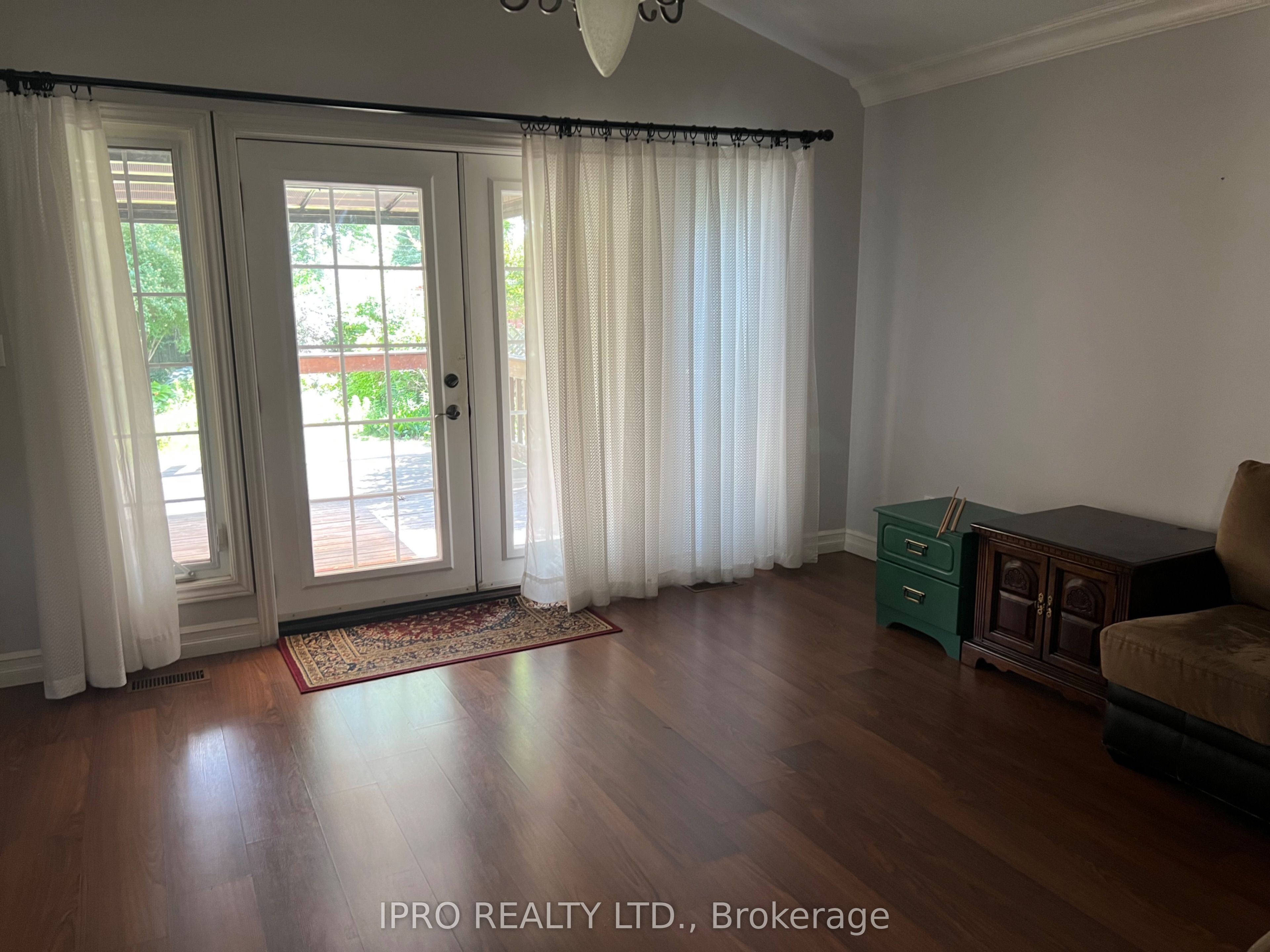 21 Woodbury Road