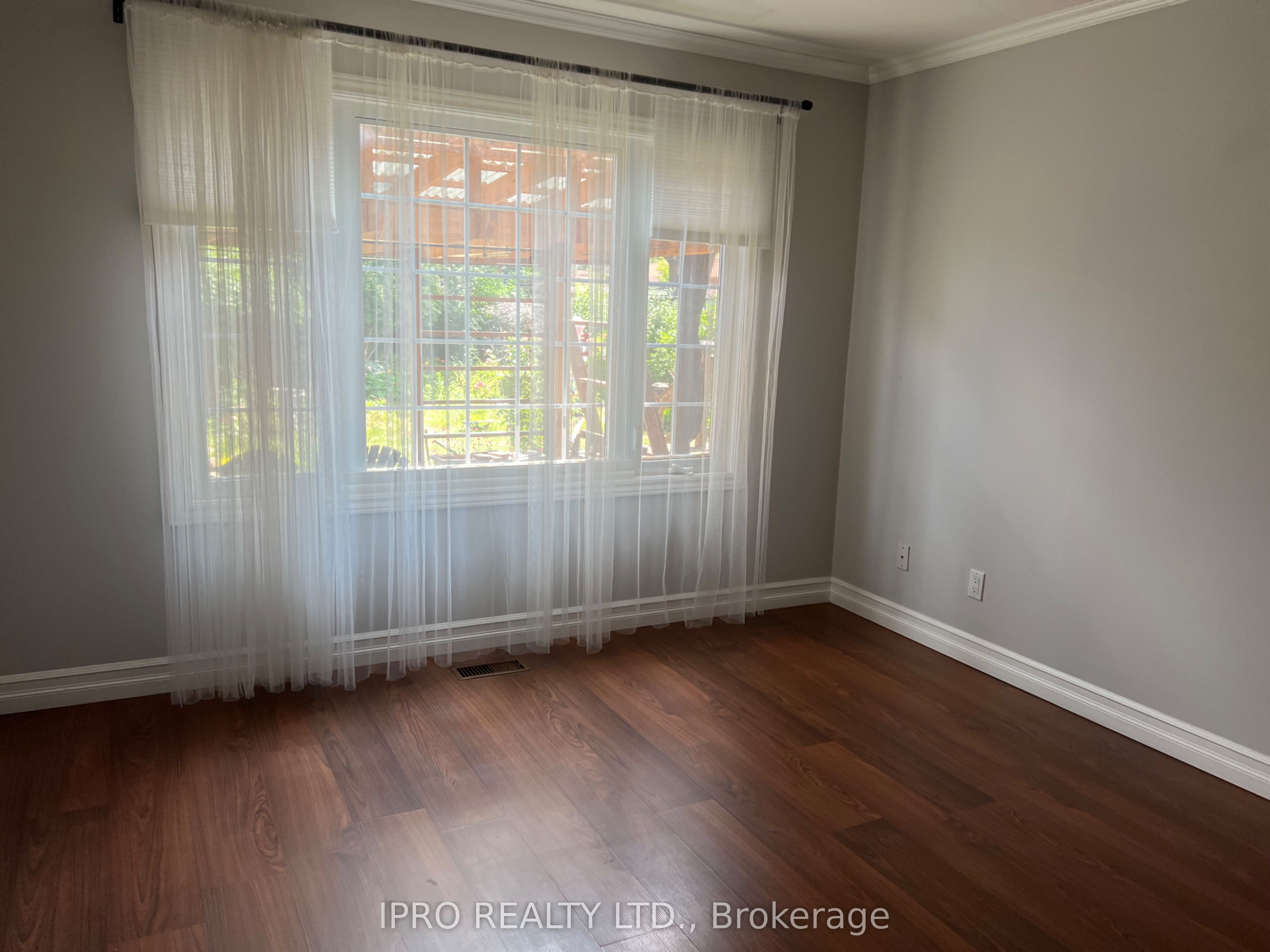 21 Woodbury Road