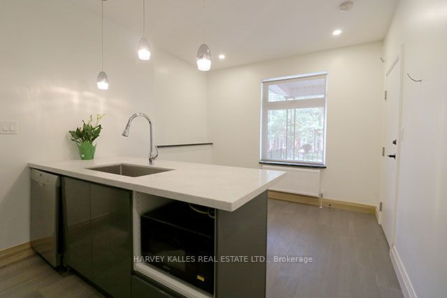 488 Lansdowne Avenue Main