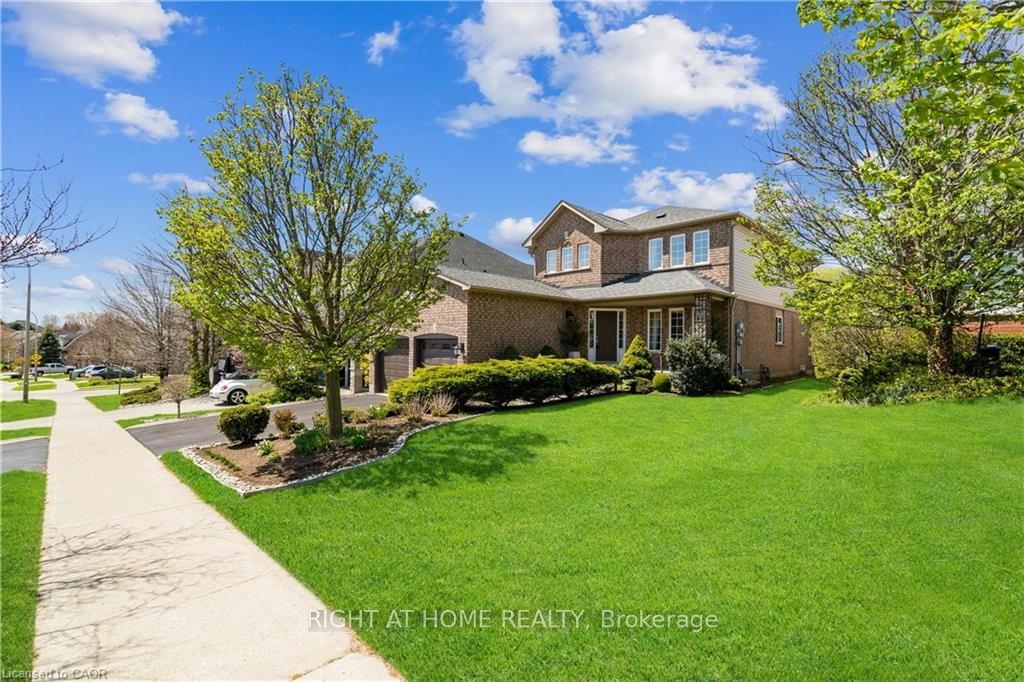 Photo of 106 E Moore Crescent, Hamilton, ON L9G 4Z8 (MLS # X14094486)
