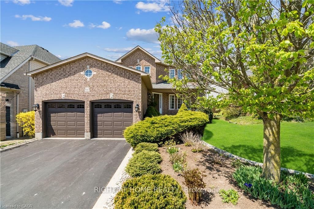 Photo of 106 E Moore Crescent, Hamilton, ON L9G 4Z8 (MLS # X14094486)