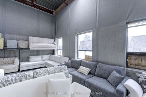 16 Strathearn Avenue S 3-5 Brampton ON L6T 4P1