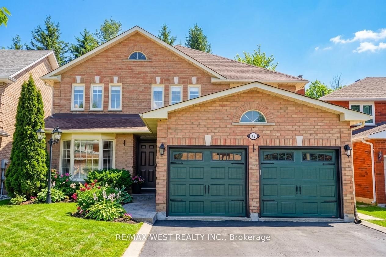 Photo 1 of 27 — 43 Summitcrest Drive, Richmond Hill, ON L4S 1A7