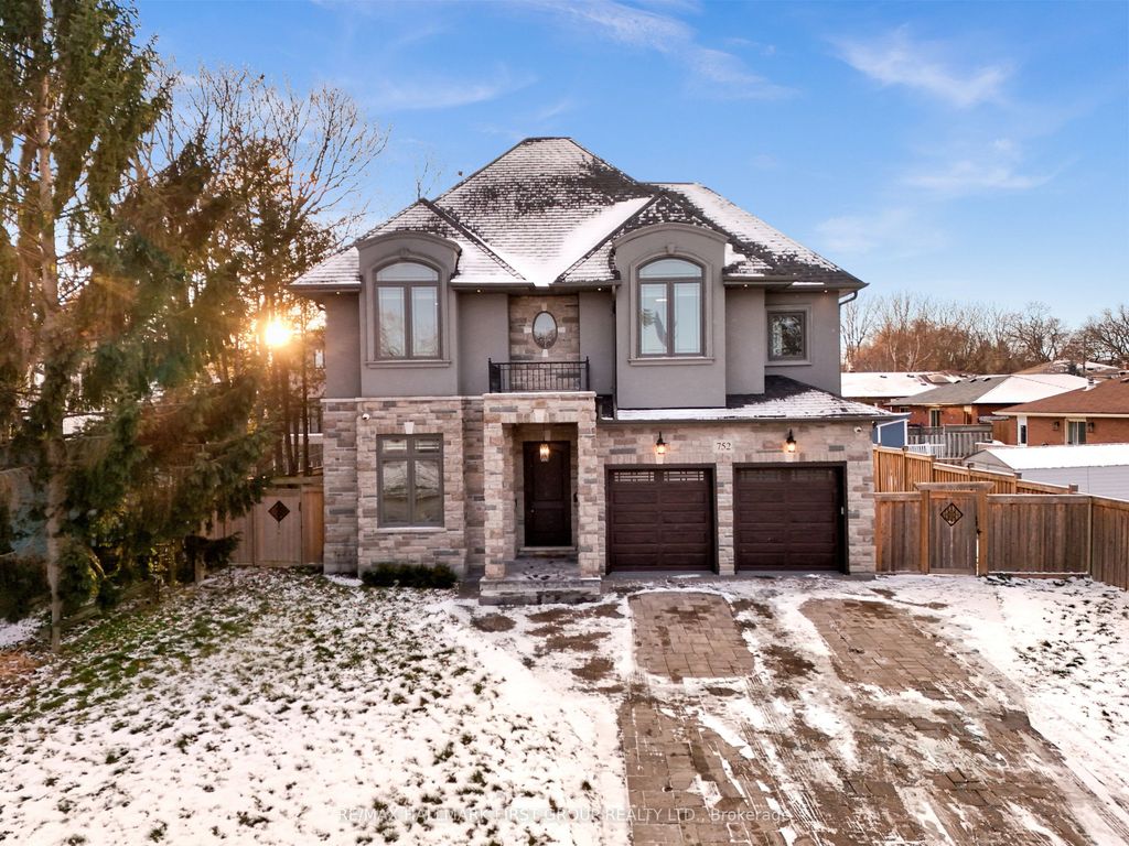 Photo of 752 Hillview Crescent, Pickering, ON L1W 2S1 (MLS # E13125872)