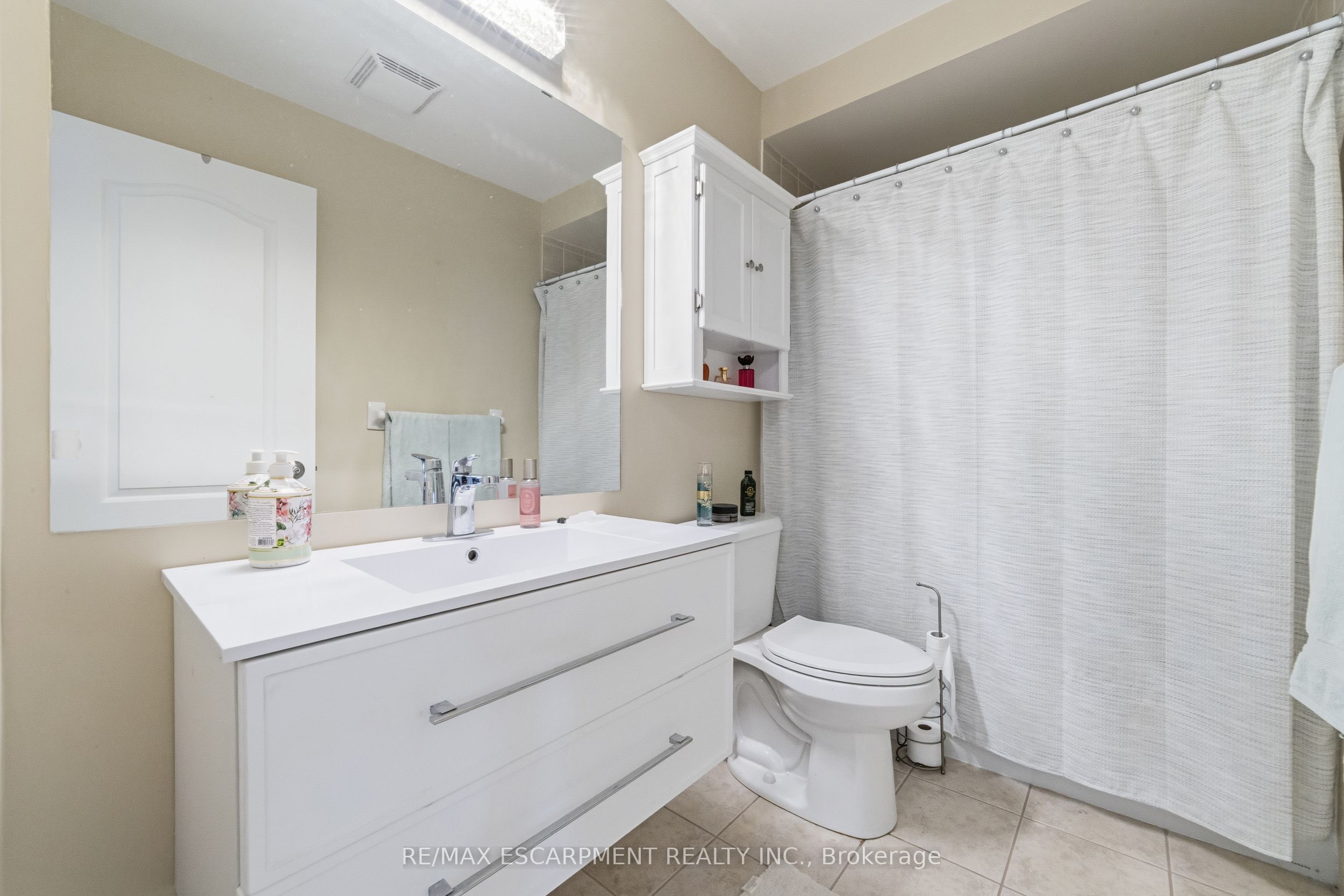 24 Kenyon Crescent 6