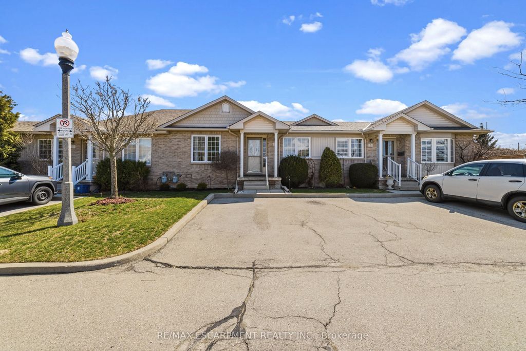 Photo of 24 Kenyon Crescent #6, Grimsby, ON L3M 5S4 (MLS # X12966692)