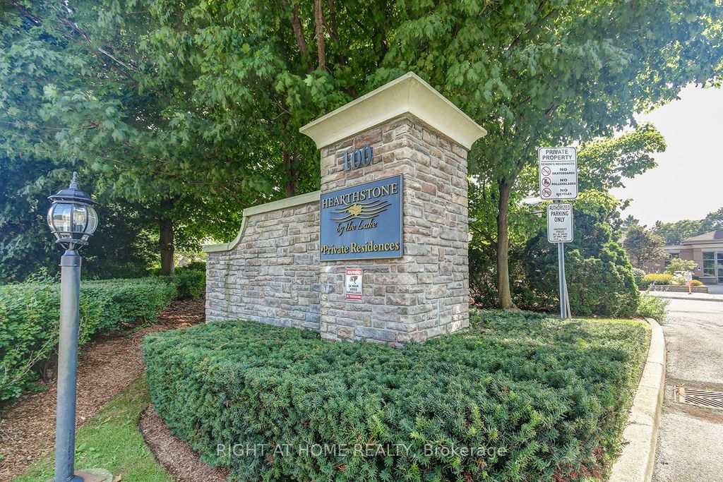 Photo of 100 Burloak Drive #1301, Burlington, ON L7L 6P6 (MLS # W12689330)