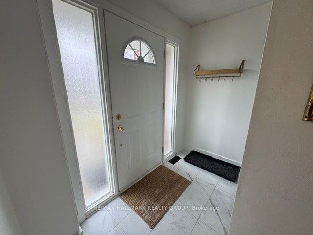 Photo of 912 S Dynes Road S, Mooneys Bay - Carleton Heights and Area, ON K2C 0G8 (MLS # X13066536)