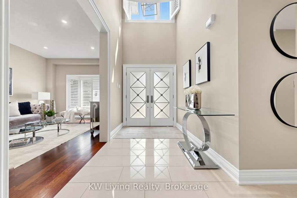 Photo of 46 Clarendon Drive, Richmond Hill, ON L4B 3X6 (MLS # N13726078)