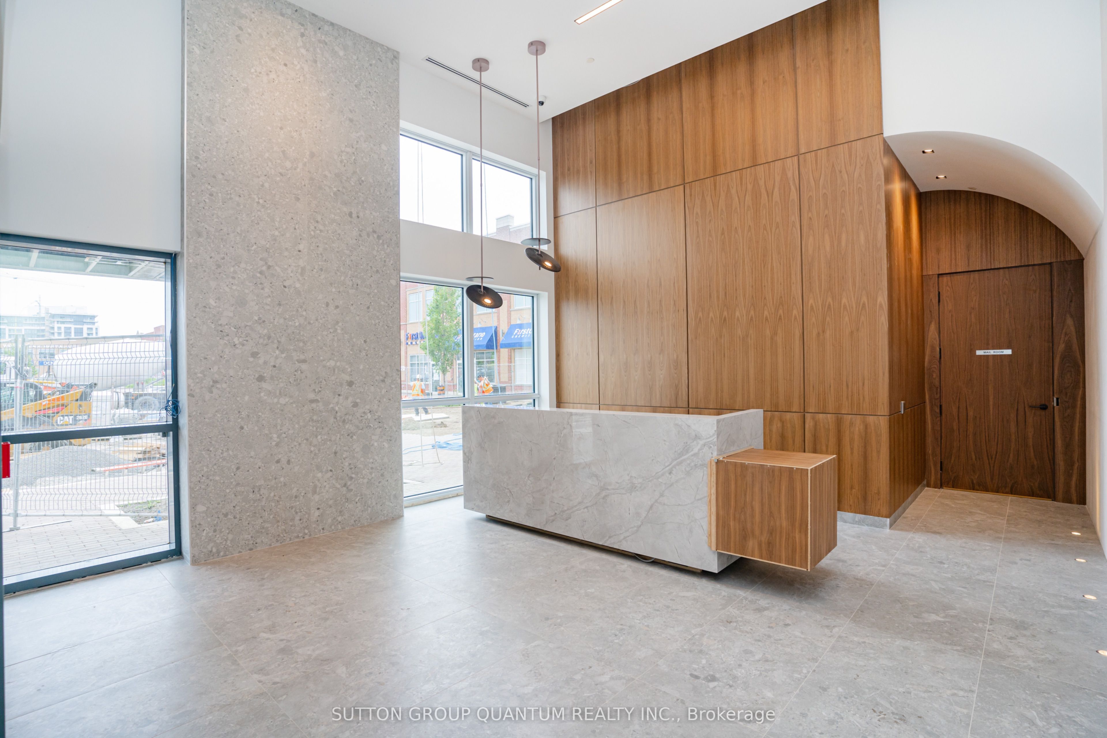 509 Dundas Street W 714