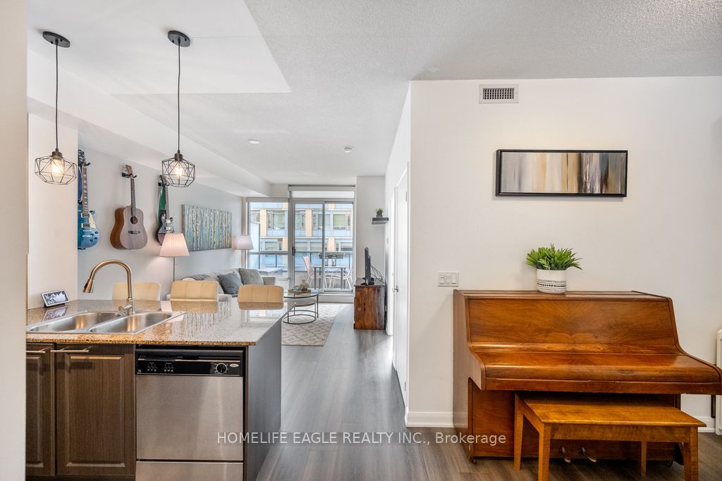 500 Sherbourne Street 606