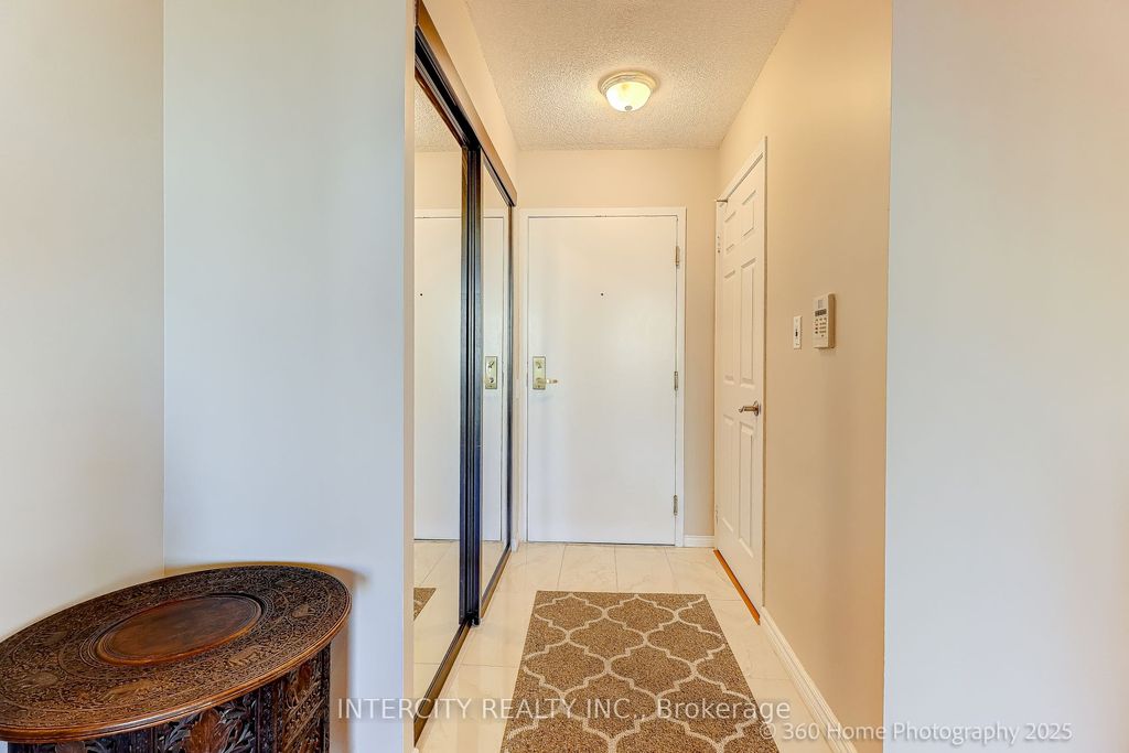 Photo of 5 Emerald Lane #703, Vaughan, ON L4J 8P7 (MLS # N12530382)