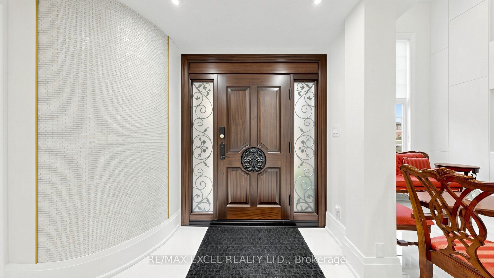 2B Trinity Crescent