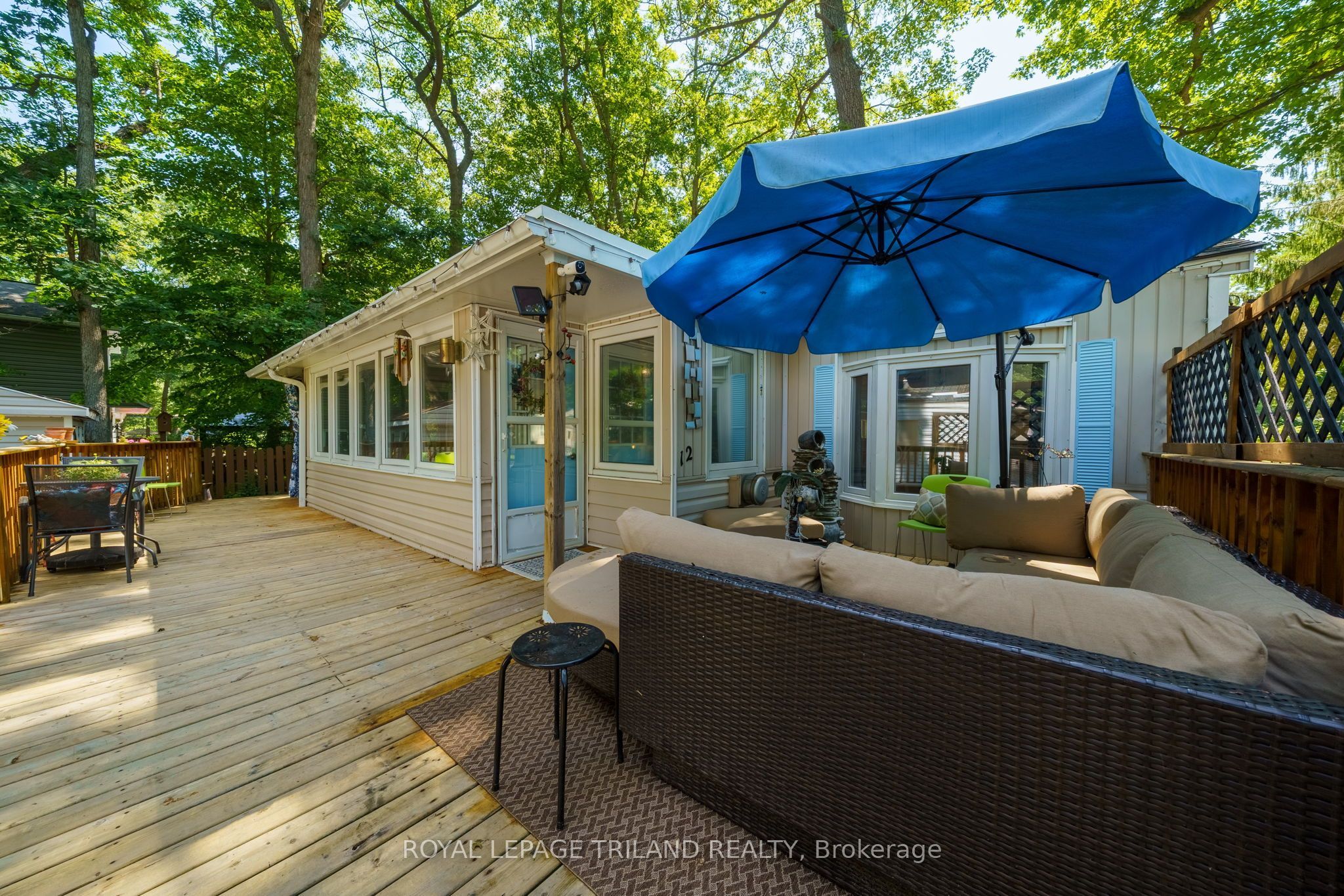 Photo 1 of 20 — 9910 Northville Crescent B12, Lambton Shores, ON N0M 2N0
