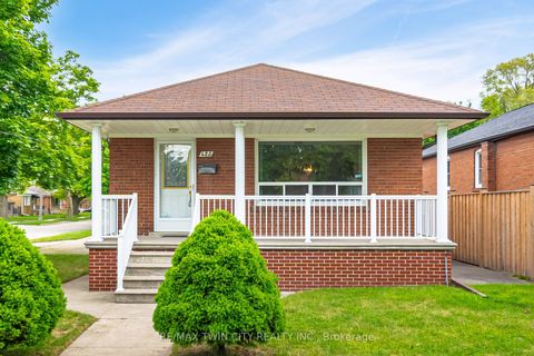 425 Lanor Avenue Toronto ON M8W 2R9