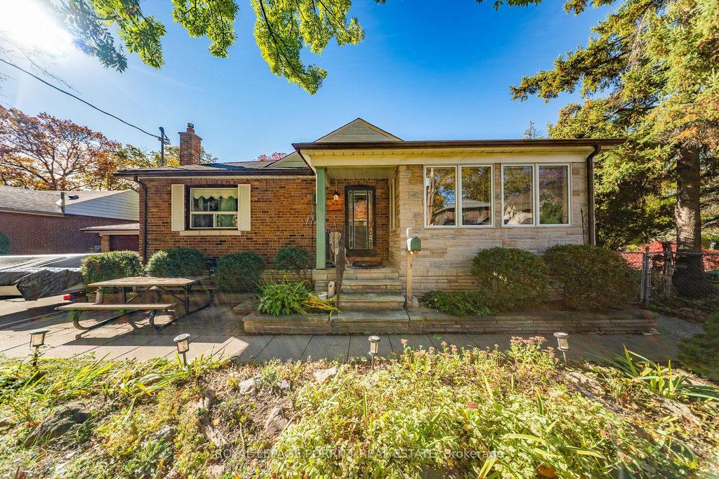 Photo of 1 Aintree Court, Toronto, ON M8W 4R9 (MLS # W12511012)