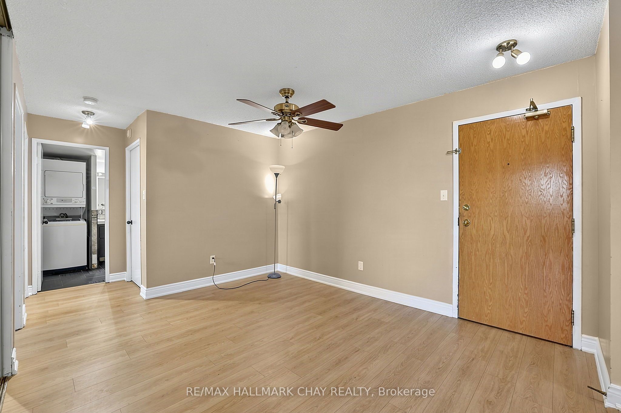 326 Major Mackenzie Drive E 705