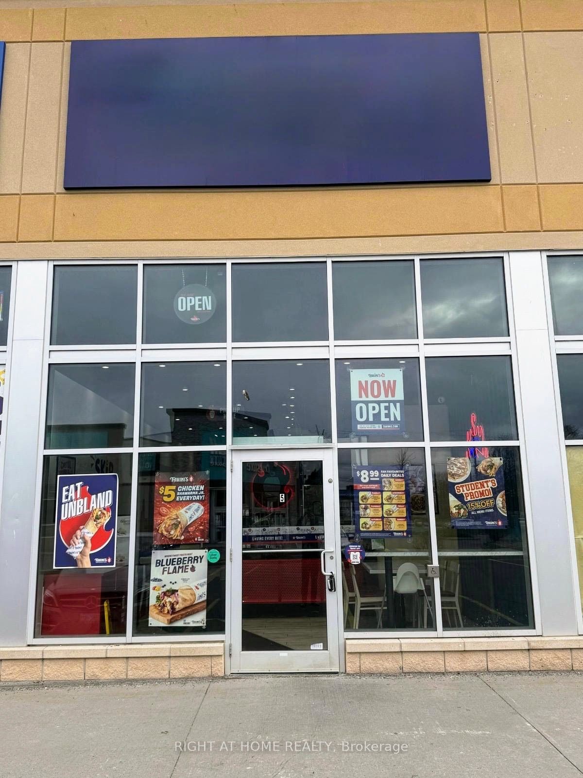 Photo 1 of 9 — 1729 Walkley Road E 5, Hunt Club - South Keys and Area, ON K1V 2P6