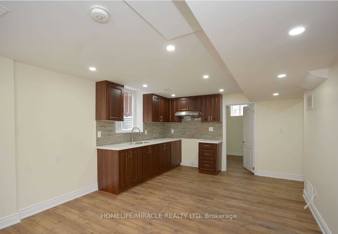 833 Mays Crescent Bsmt