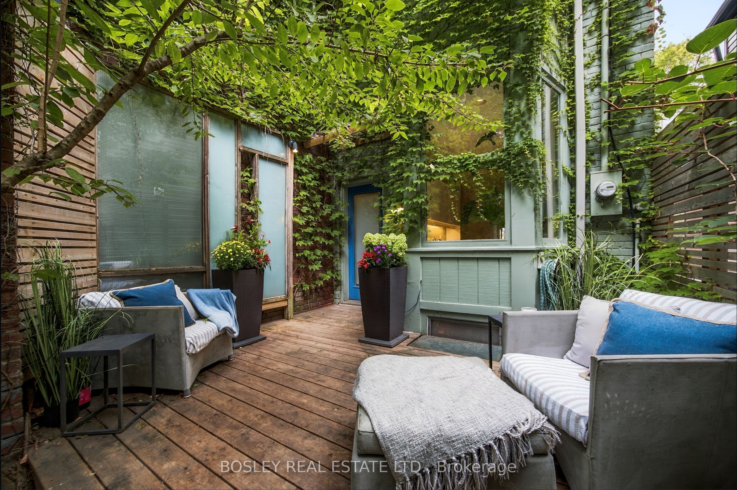 33 1/2 Henry Street