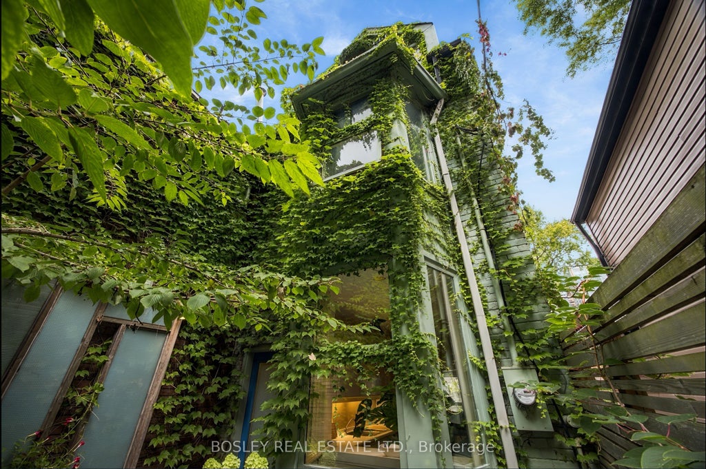 Photo of 33A Henry Street, Toronto, ON M5T 1W9 (MLS # C13875942)